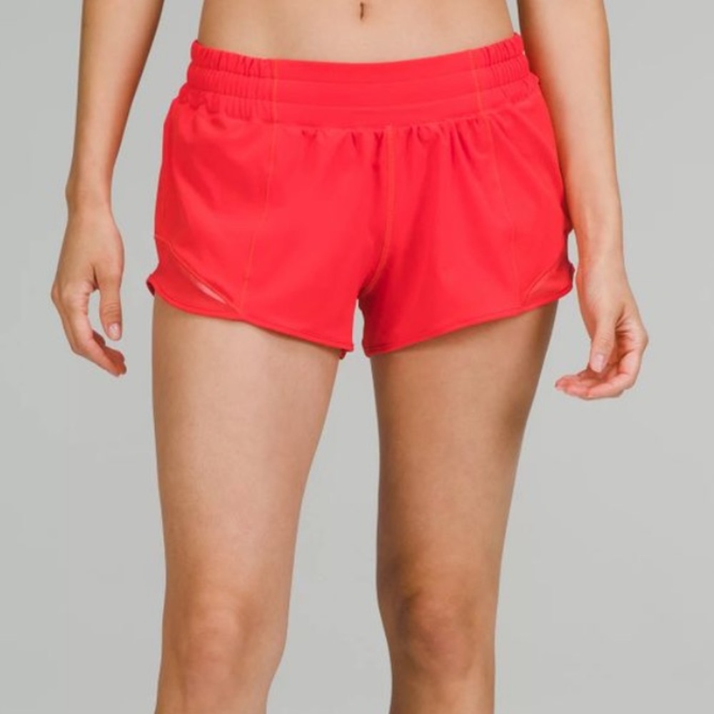 lululemon low rise hotty hot shorts 2.5”